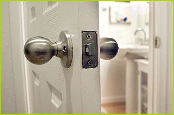 Expert Locksmith Services New York, NY 212-547-9795 Expert Locksmith Services New York, NY 212-547-9795 - 14-unlock-door